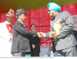 Arunachal Pradesh Governor Gen JJ Singh presenting memento to Ex Servicemen during the Ex Servicemen Rally at Itanagar on 4th December 2010