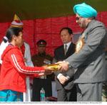 Arunachal Pradesh Governor Gen JJ Singh presenting memento to Veer Naaris (Widows of Ex Servicemen) during the Ex Servicemen Rally at Itanagar on 4th December 2010
