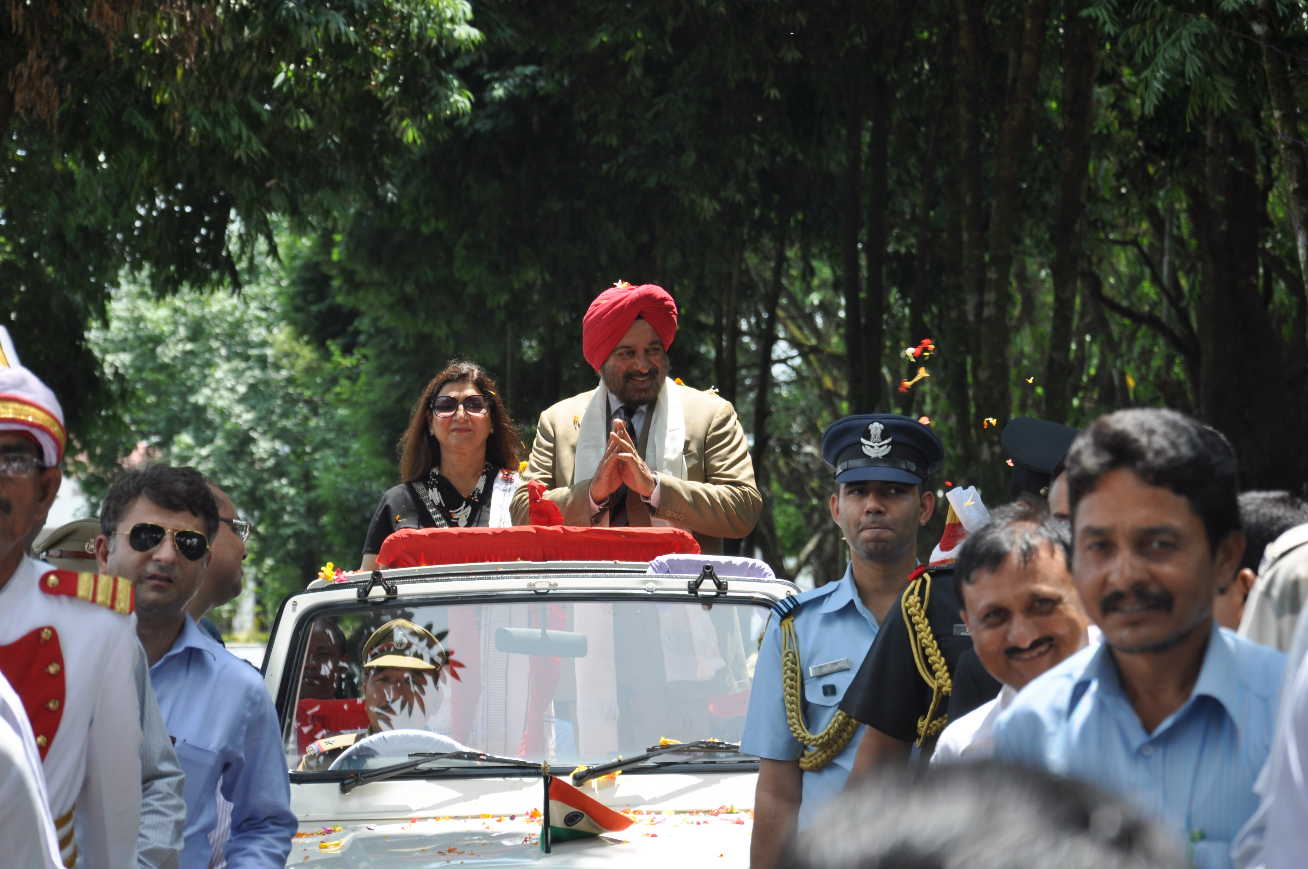 Officers and staff of Governor�s Secretariat and Raj Bhawan led by Secretary to Governor Shri Ankur Garg bidding a touching farewell to the outgoing Governor Gen (Retd) J.J. Singh and First lady of the State Smti Anupama Singh:27/05/2013