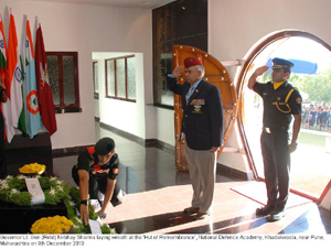 Governor Lt. Gen (Retd) Nirbhay Sharma laying wreath at the �Hut of Remembrance�, National Defence Academy, Khadakwasla, near Pune, Maharashtra on the occasion of Golden Jubilee of the 29th course of NDA on 9th December 2013.