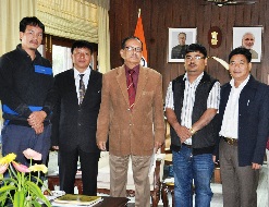 The Governor of Arunachal Pradesh Shri JP Rajkhowa with members of Arunachal Students� Federation (ASF), All Arunachal Pradesh Border Students� Union (AAPBSU) and United Organisations of Arunachal Pradesh (UOAP) at Raj Bhavan, Itanagar on 27th November 2015