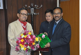 The  Governor of Arunachal Pradesh Shri JP Rajkhowa with the Chief Postmaster General, North East Circle, Shillong, Shri S.C. Barmma at Raj Bhavan, Itanagar on 20th January 2016