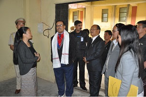 The Governor of Arunachal Pradesh Shri JP Rajkhowa with the faculty members of Government Women�s College, Lekhi on 12th March 2016.