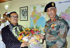 The Governor of Arunachal Pradesh Shri JP Rajkhowa with Lt Gen Praveen Bakshi, AVSM, VSM GOC-in-c, Eastern Army at Raj Bhavan on 19th  May�2016.