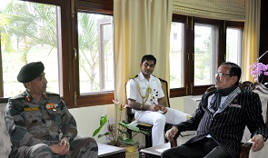 The Governor of Arunachal Pradesh Shri JP Rajkhowa with Lt Gen Praveen Bakshi, AVSM, VSM GOC-in-c, Eastern Army at Raj Bhavan on 19th  May�2016.