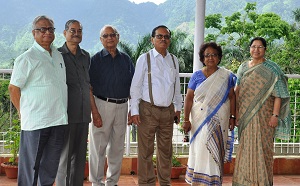 The Governor of Arunachal Pradesh Shri JP Rajkhowa with A delegation of the Indian Archaeological Society (IAS), New Delhi at Raj Bhavan, Itanagar on 8th June 2016.