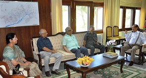 The Governor of Arunachal Pradesh Shri JP Rajkhowa with A delegation of the Indian Archaeological Society (IAS), New Delhi at Raj Bhavan, Itanagar on 8th June 2016.