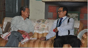 The Governor of Arunachal Pradesh Shri JP Rajkhowa with senior citizen Shri Matin Dai, former Chief Secretary at �Gute Gamroh�, C-Sector, Itanagar on 11th June 2016.