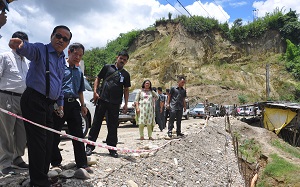 The Governor of Arunachal Pradesh Shri JP Rajkhowa made a field visit to the perennial bottleneck points in various routes of the State Capital and interacted with the Chief Engineers on the sites on 11th June�2016.
