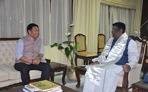 The Governor of Arunachal Pradesh Shri V. Shanmuganathan with  Chief Minister of Arunachal Pradesh Shri Pema Khandu at Raj Bhavan, Itanagar on 12th December 2016.