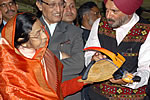 President admiring a Nyishi headgear at Arun Self Help Mela, Itanagar
